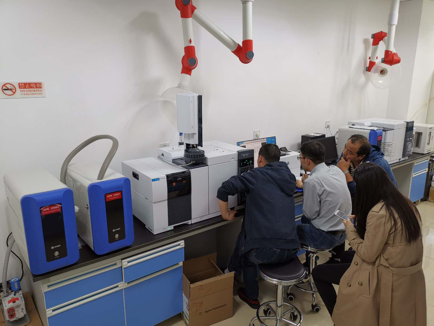 APK2300全自動(dòng)熱脫附儀環(huán)境監(jiān)測(cè)站交付情況